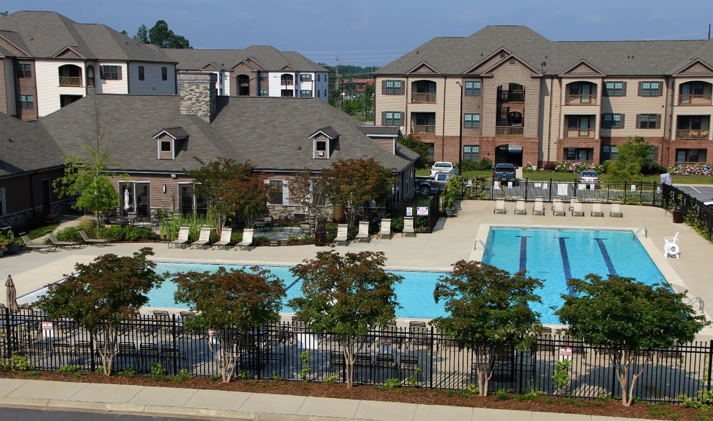 Randolph Pointe’s amenities include a well-appointed community center with a gym, game room and resort-style pool.